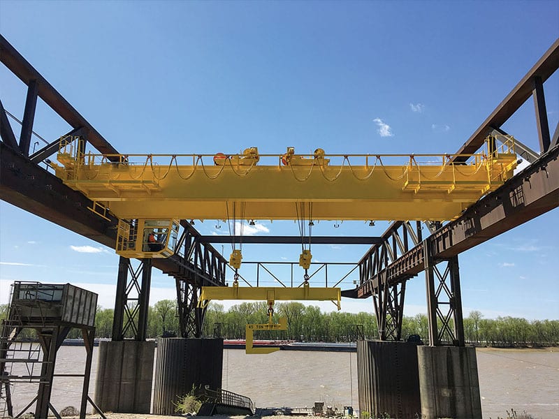 coil handling crane for outdoor use