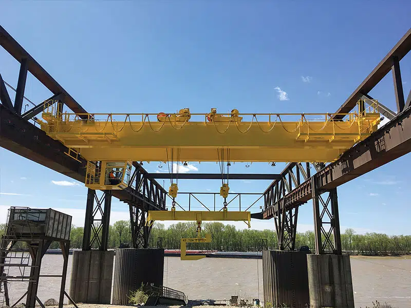 grue de manutention de bobines pour usage extérieur